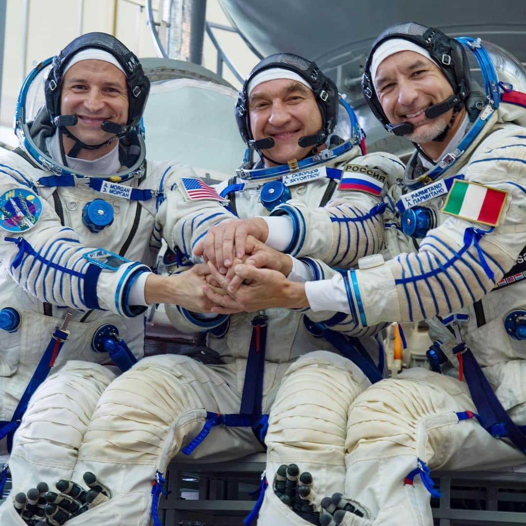 国際宇宙ステーションさんのインスタグラム写真 - (国際宇宙ステーションInstagram)「Expedition 60 crewmembers (from left) Andrew Morgan, Alexander Skvortsov and Luca Parmitano are preparing to launch July 20 to the station, 50 years after Neil Armstrong first stepped on the Moon. #Apollo50th #nasa #roscosmos #esa #astronaut #cosmonaut #unitedstates #russia #europe #italy #starcity #international #space #station」6月28日 6時30分 - iss