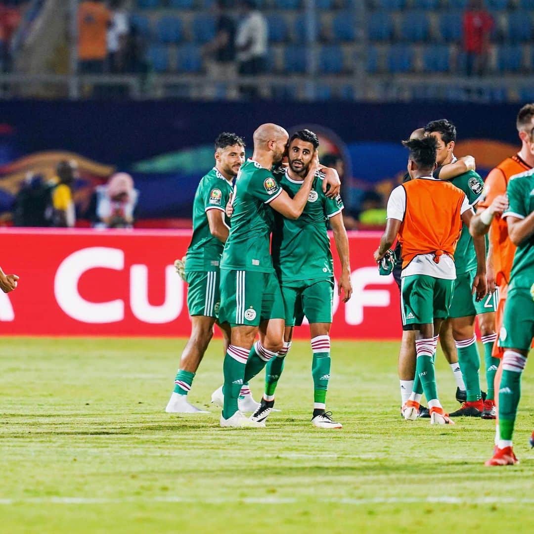 リヤド・マフレズのインスタグラム：「Match difficile mais belle victoire face au Senegal aujourd'hui 🤲🏼 #alhamdoulilah 🇩🇿」