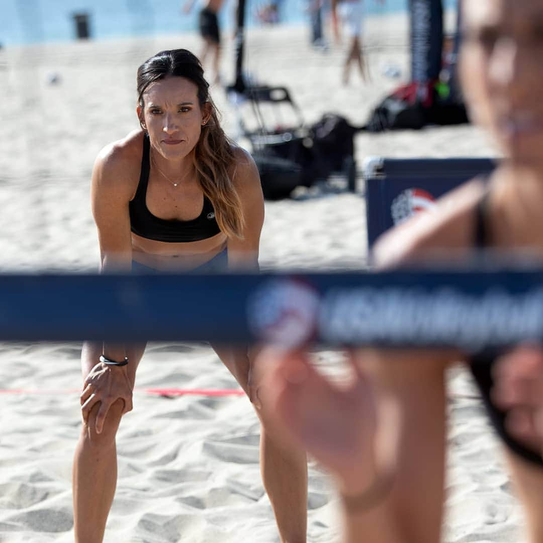 USA Volleyballさんのインスタグラム写真 - (USA VolleyballInstagram)「The WAIT is almost over for our U.S. beach teams 🇺🇲! --- First serve 🏐 at the 2019 FIVB Beach World Champs is tomorrow. NBC will have 72 hours of coverage. Details on our home page. Follow their progress at @usavbeach --- 📷 @agamephoto」6月28日 6時43分 - usavolleyball