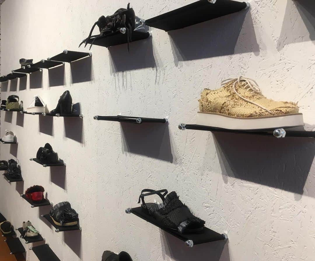 コレクションプリヴェさんのインスタグラム写真 - (コレクションプリヴェInstagram)「New shoes display in our showroom in Milan #collectionpriveeofficial #ss20 • • • • #collectionpriveeaccessories #shoes #showroom #display #milan #newcollection #shoemaker #italianbrand #madeinitaly #love #fashion #style #mfw #accessories #artisanal」6月28日 6時48分 - collectionpriveeofficial
