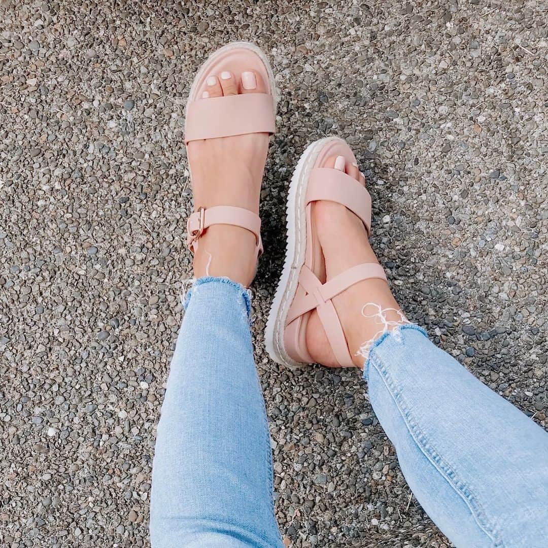 Target Styleのインスタグラム：「Raise your hand if you’re still in love with this shade of pink. 💕 #ANewDay 📷: @itsandreakara」