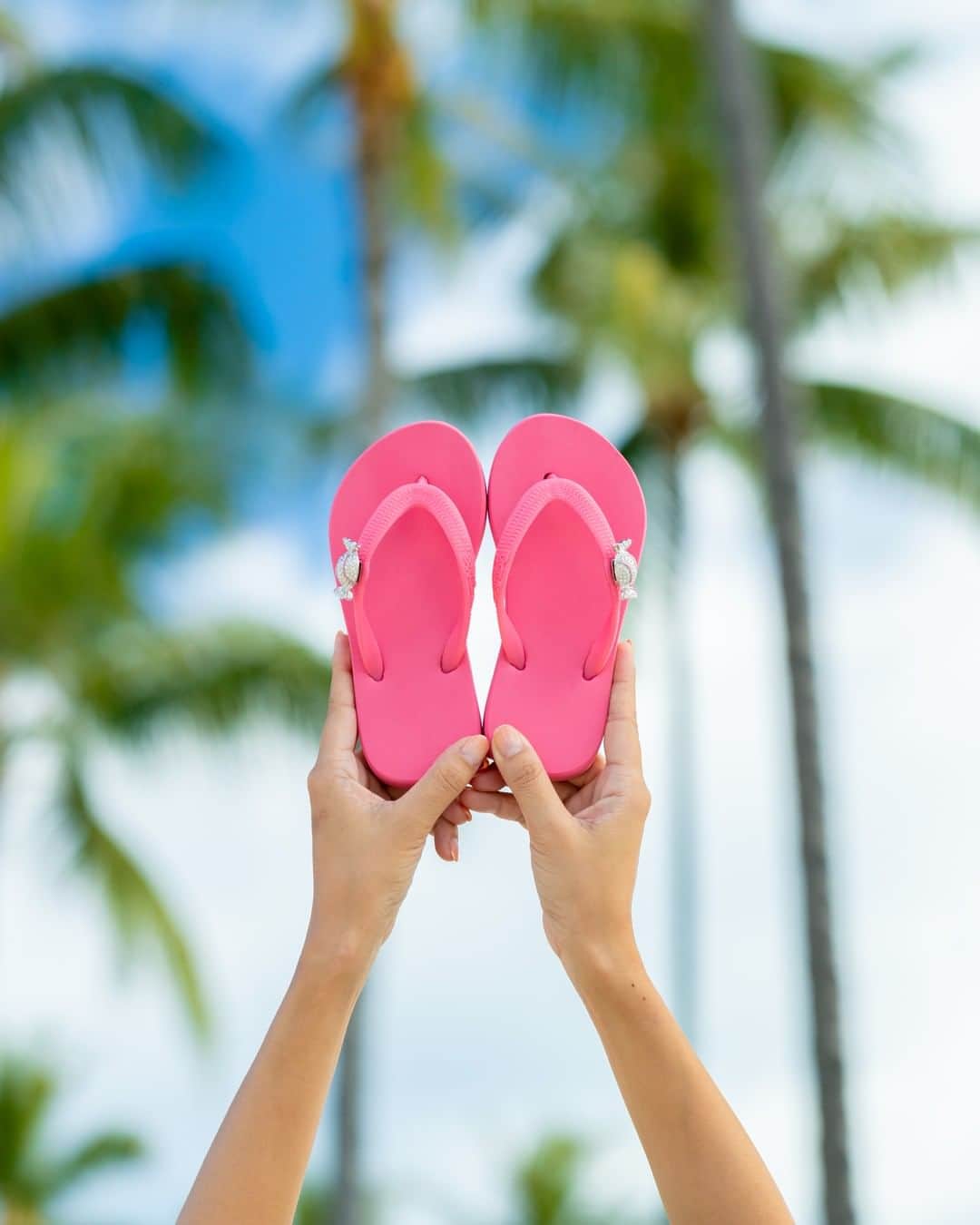 Popits Hawaiiさんのインスタグラム写真 - (Popits HawaiiInstagram)「Toddler Flat Pink x Candy charms 🧒👣 ⁠ ⁠ ⁠ #popitshawaii #ポピッツ #sandals #charms #alohastate #luckywelivehawaii #waikiki #footwear #thong #happyfeet #flipflops #slippers #ハワイ #ハワイ旅行 #ハワイ好き #ハワイ大好き #ハワイ好きな人と繋がりたい #ビーチサンダル #フラ #フラダンス #占い #toddler #pink #808」6月28日 7時00分 - popitshawaii