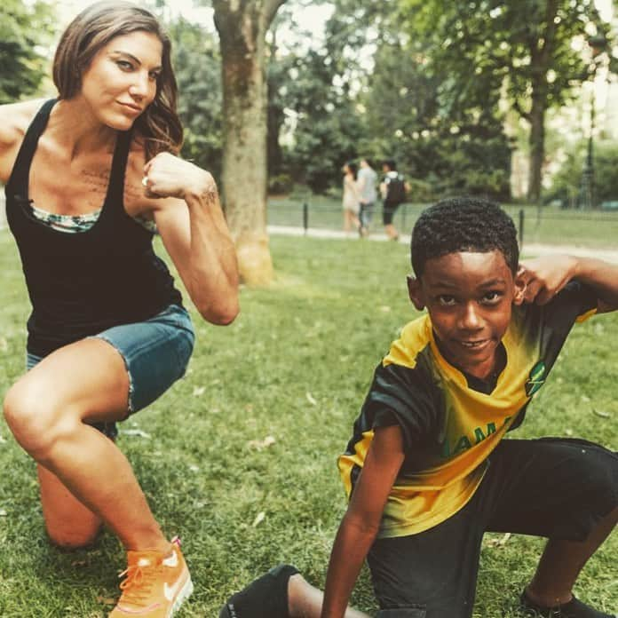 ホープ・ソロさんのインスタグラム写真 - (ホープ・ソロInstagram)「A young fan of the @reggaegirlz, a reminder that the women’s game is inspiring young boys as well as young girls. #ChangeTheGame 🇯🇲」6月28日 7時23分 - hopesolo