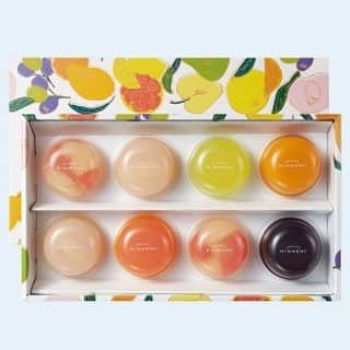 KIHACHI公式Instagramさんのインスタグラム写真 - (KIHACHI公式InstagramInstagram)「パティスリー キハチの「デザートゼリー」は夏の贈り物にぴったりです！ . 色とりどりのフルーツのピュレや果汁、果肉を厳選し、果実味あふれるジューシーなフルーツゼリーに仕上げました。 .それぞれのフルーツの美味しさを引き出すために、「みずみずしいフルーツの味わいをストレートに表現」、「2種類のマリアージュを楽しめるよう2層に仕上げる」など、ひとつひとつに工夫をこらしました。 . 涼やかでカラフルなゼリーは、大切な方への季節のご挨拶や、集いのシーンの手みやげにふさわしい、涼菓のギフトです。 . . #キハチ #パティスリーキハチ #初夏スイーツ #デザートゼリー #ゼリーギフト #お中元 #御中元 #KIHACHI #patisseriekihachi  #sweets #tokyosweets」6月28日 7時23分 - kihachi_official