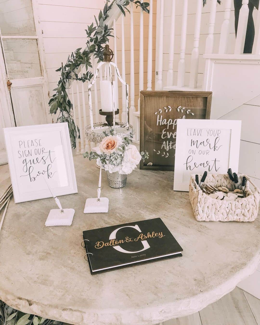 アシュリー・ケインさんのインスタグラム写真 - (アシュリー・ケインInstagram)「Part 2 of the behind the scenes wedding photos!!💓 Thank you to @katy.wainwrite for putting together all of the signage and lettering for our wedding! Our wedding sign is something that we will cherish and keep up on our wall for forever✨」6月28日 8時12分 - icegirlash