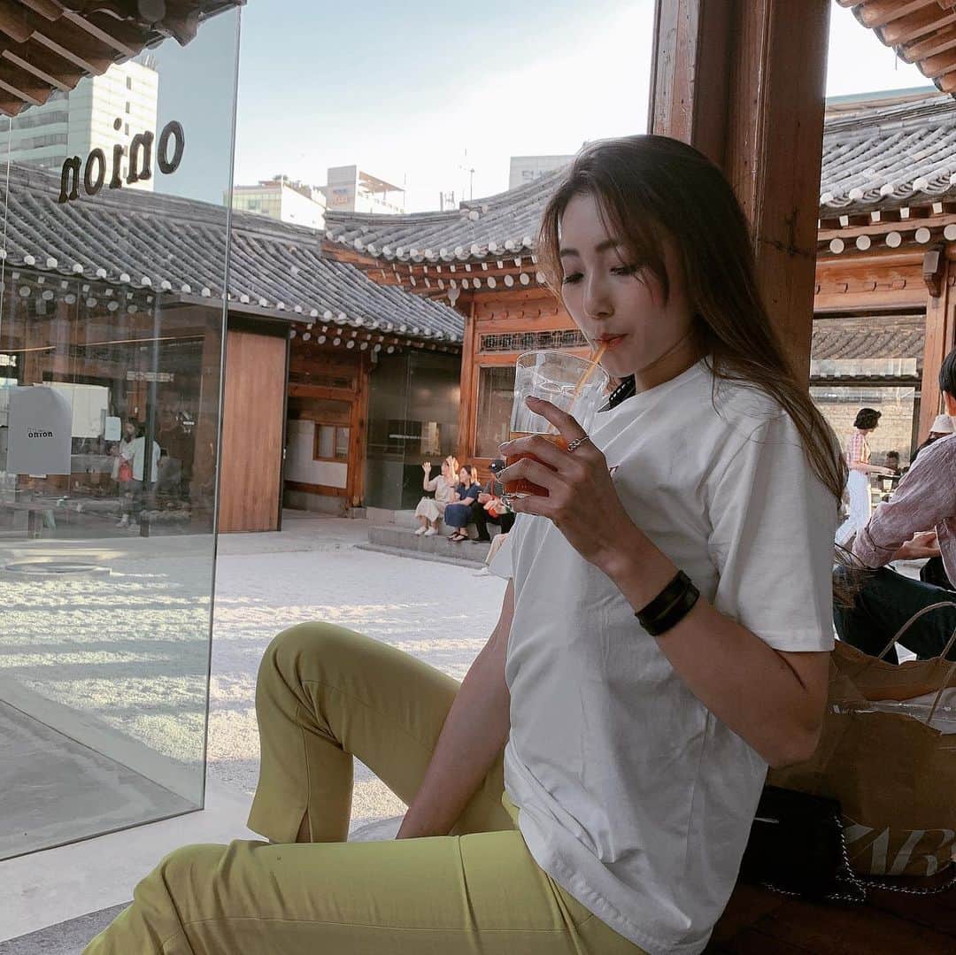 二瓶藍菜さんのインスタグラム写真 - (二瓶藍菜Instagram)「🥖🥐🍞🥯🥪 . . . . . いつか私もこんな大規模なカフェ事業をやりたいと思いつつ夢が夢で終わらぬ様今は努力するのみ。 . . .  #onion #bread #morning #韓国旅行 #souel #パンカフェ #cafe #韓国カフェ #夢を現実に #努力勉強あるのみ #韓国カフェ文化 #珈琲 #coffeetime」6月28日 19時15分 - aina.17