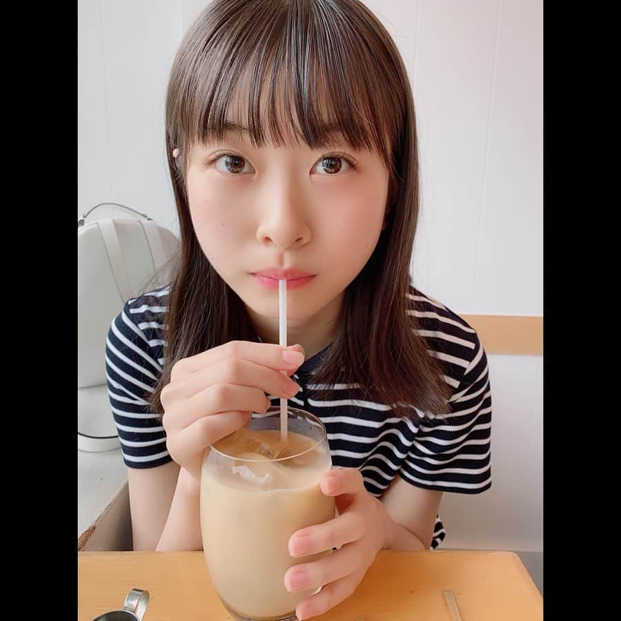 松岡はなのインスタグラム：「髪ボサボサで寝起きみたいな顔。 カフェオレ美味しかった〜☺︎ #福岡カフェ #abeki #アベキ #カフェオレ」