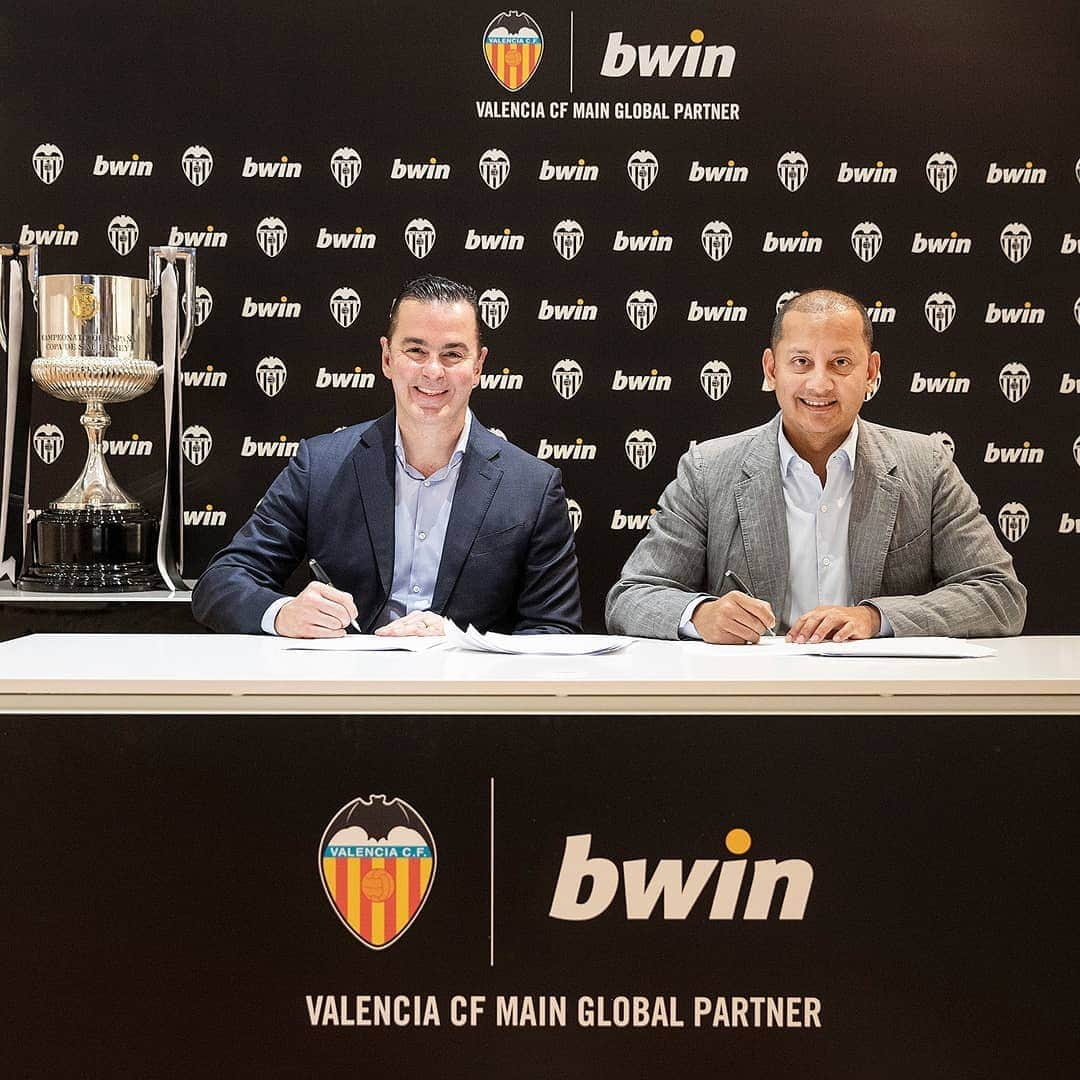 バレンシアCFさんのインスタグラム写真 - (バレンシアCFInstagram)「New Main Global Partner 🦇 . Bwin, nuevo 'Main Global Partner' del Valencia CF 🔥 . ¿Qué os parece, afición?」6月28日 19時10分 - valenciacf