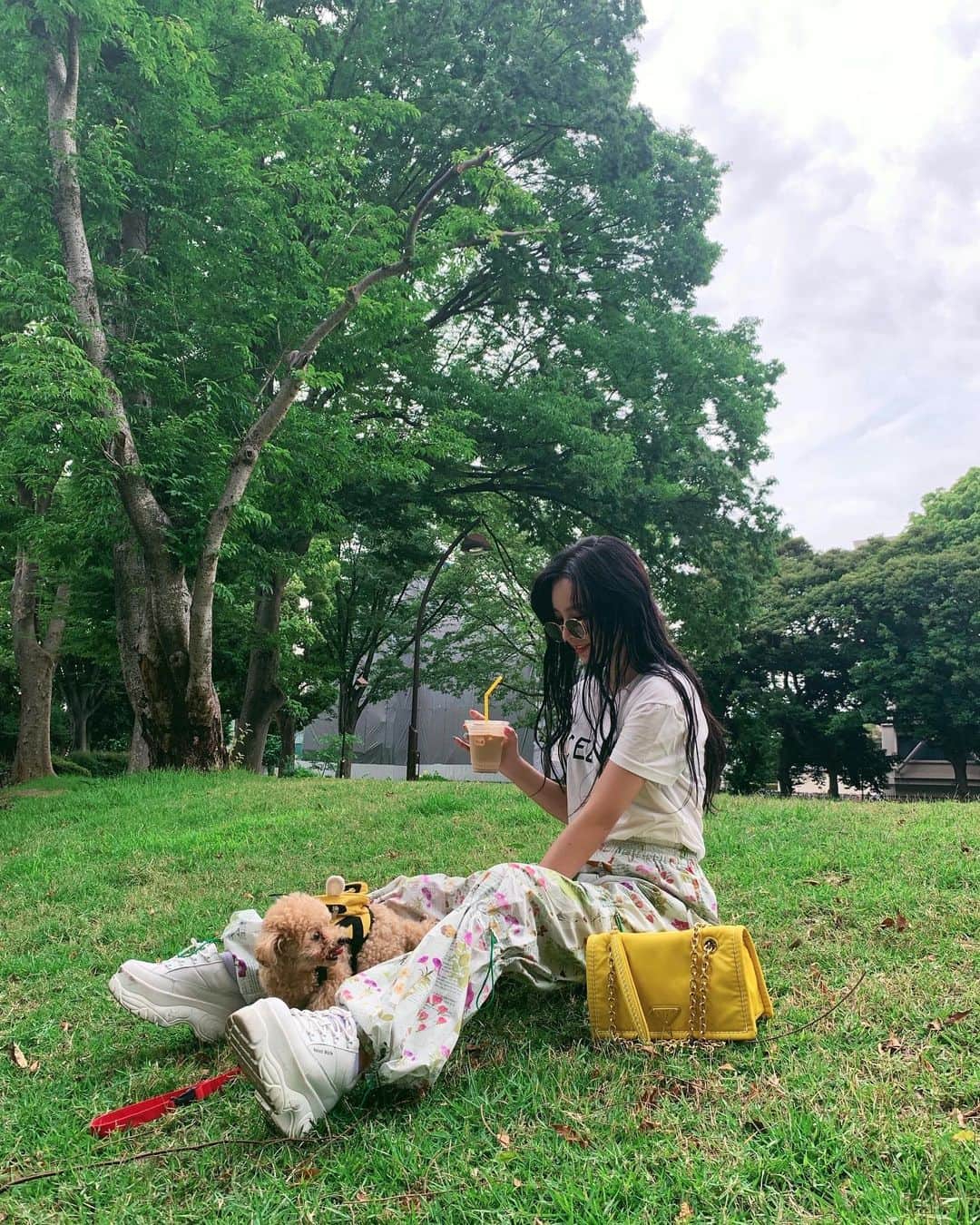 megbabyのインスタグラム：「ぱぶちゃんとママとお散歩🧸💛🍃 ・ 本日18時〜PHクリーム再販スタートしてますが、すでにたくさんの方からご注文を頂いてます😭再販の度に注文数も増えほんとに嬉しいです😭ありがとうございます😭 ・ 今回も早期の完売の可能性もありますので皆さまお見逃しなく😭🙏🏻❤️ @sam_u_japan」