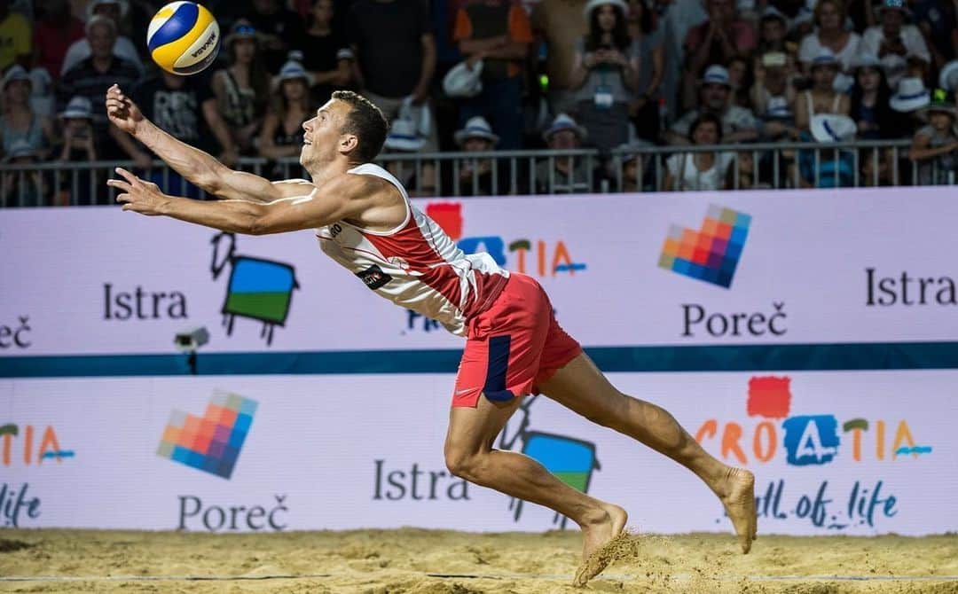 イヴァン・ペリシッチのインスタグラム：「.. 🏐🇭🇷💪🏼 .. #Porec #2017 #fbf」