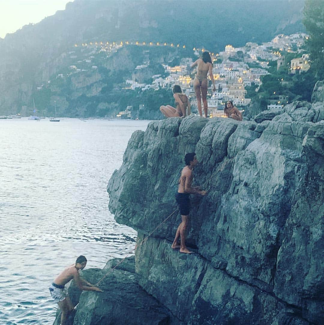 ローリー・リン・スタークさんのインスタグラム写真 - (ローリー・リン・スタークInstagram)「Family time and a rock nothing better 💋💋💋I love my kids sense of adventure and appreciation for nature . So proud of Jesse jo for jumping swimming climbing 💋💋💋」6月28日 18時06分 - laurielynnstark