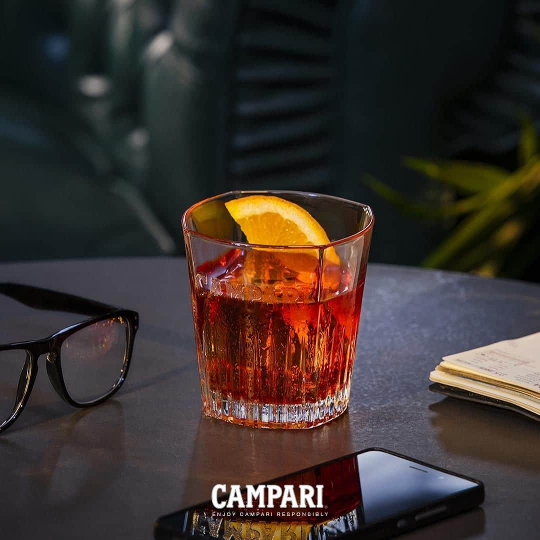 Campari Japanさんのインスタグラム写真 - (Campari JapanInstagram)「#ネグローニは今年で100歳を迎えました。世界中で愛され続けた100年間。そして今後の100年も素晴らしいアイコンカクテルとして輝きを放ち続ける事でしょう。ネグローニウィークをお楽しみください。⠀ ⠀ #CAMPARI #アペリティーボ #カンパリレッド #Negroni #ネグローニ #イタリア #カクテル #cocktail #mixology #ミクソロジー #ミラノ #drinks #食前酒 #カンパリ  #N100 #negroniweek #ネグローニウィーク #100周年 #お酒 #お酒好き #バーテンダー #bar」6月28日 18時00分 - camparijapan