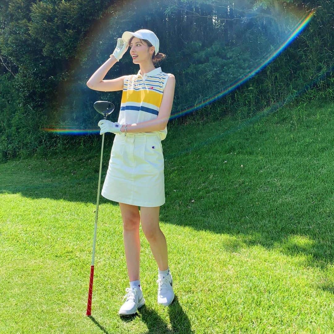 のインスタグラム：「. 今日はえりさん @eritsukimoto と2人でゴルフ行ってきました⛳️❤️今回はハーフ！！ 相変わらず下手くそだけどww 気心知れた人と回るとリラックスして、落ち着いて出来ました😝😝めちゃくちゃ暑くて汗だくだったけど、天気抜群すぎて気持ちよかった🔥🏌️‍♀️ . #golf#golfwear#ゴルフ#championgolf#初心者ゴルファー」