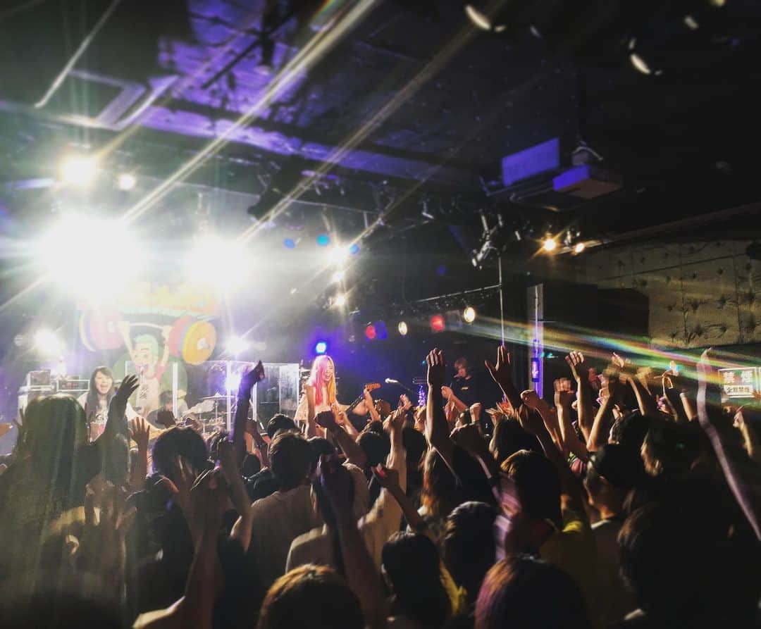 KAI_SHiNEのインスタグラム：「0627 @Heaven's Rock🎸 Thanx Dizzy‼︎🔥 Thanxxx Vj-3‼︎🔥🔥 駆け抜けろよー🤘🤘🤘 #dizzysunfist #tour #stronger #2019 #saitama #livehouse  #yamaarashi #live #life #vibe #jp」