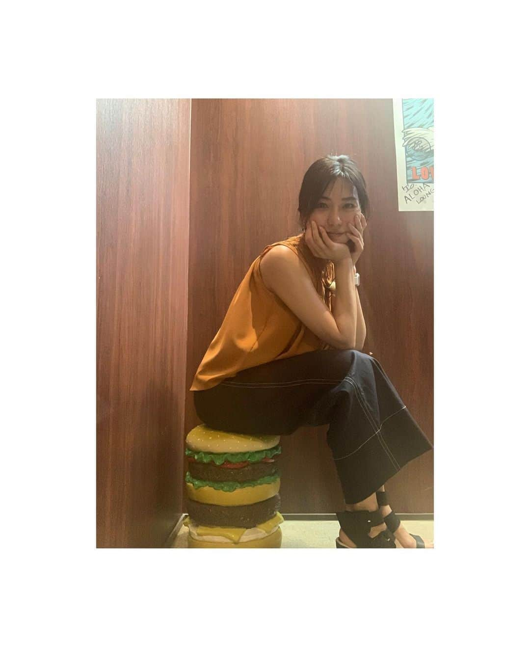 井上貴美さんのインスタグラム写真 - (井上貴美Instagram)「. 先日のぐるっと浦安ロケ。 . . ALOHA LOUNGEさんにお邪魔しました🌺 . . 屋上でのBBQを大満喫🍖 素材の良さ、彩りはアロハラウンジさんならではのこだわりです🤙 . . 衣装は同じみのグレースコンチネンタル。 @grace_continental.div  @gracecontinental_official  @diagramofficial . 首元のシャーリングな感じが好きです💛 . . #jcom #ぐるっと浦安 #アロハラウンジ #bbq #gracecontinental #diagram」6月28日 18時34分 - takami__213