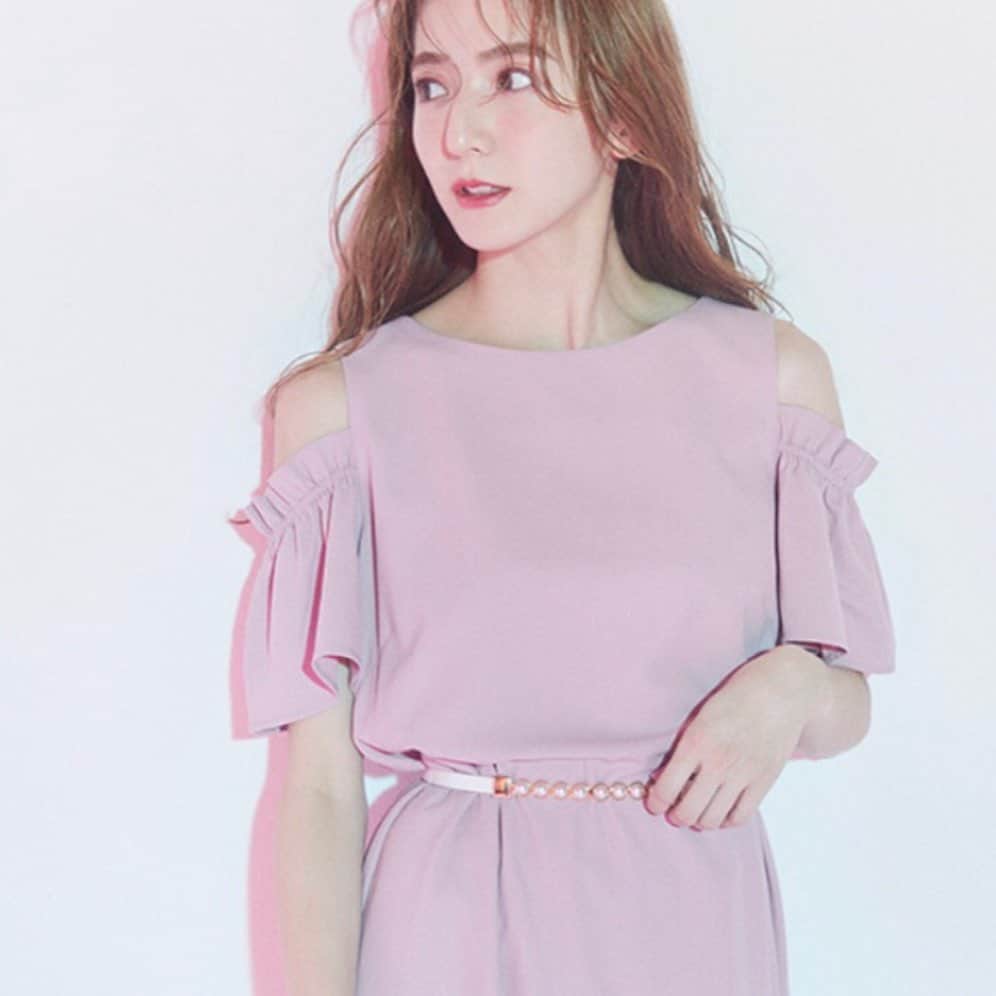 平木愛美のインスタグラム：「heather diary💕 issue.  皆さん金曜日おつかれさまです。私も撮影で本日もたくさんお洋服を着ました。☺︎ #shooting #fashion #apparel #onepiece #平木愛美」