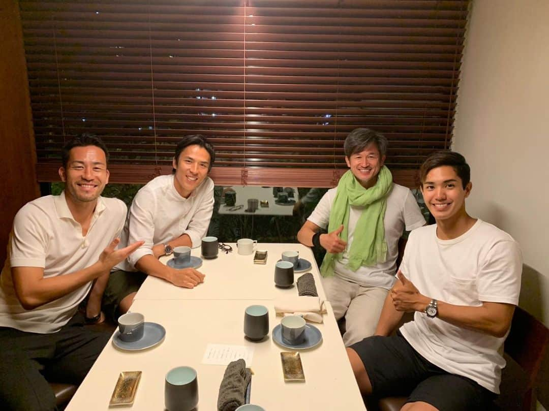 吉田麻也さんのインスタグラム写真 - (吉田麻也Instagram)「@makoto_hasebe_official  @yoshinori_muto_09  And King Kazu!  #全員白Ｔ 今オフはカズさんと2回もご飯行けた。幸せ。ごちそうさまでした！」6月28日 18時37分 - mayayoshida22