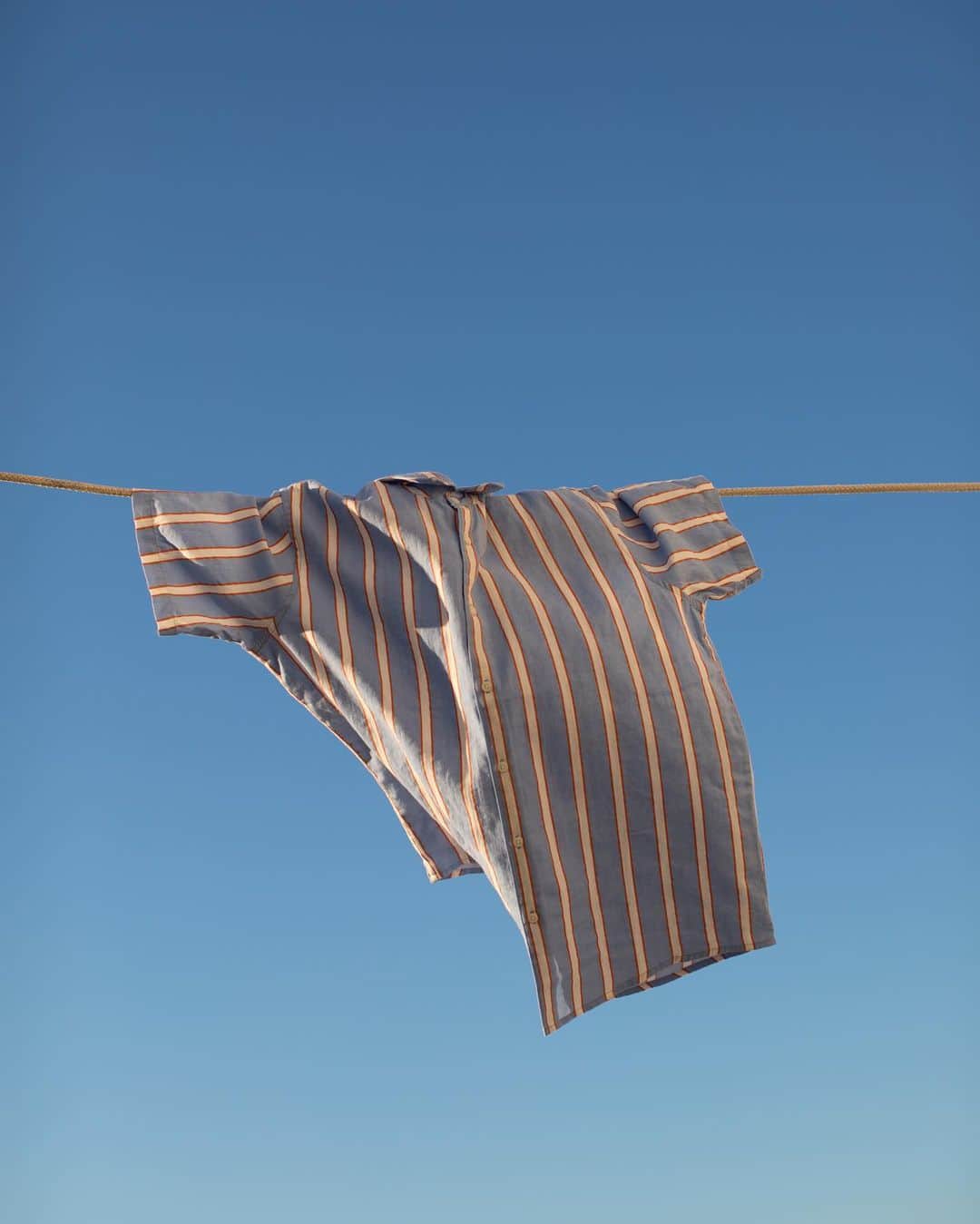 アメリカンビンテージのインスタグラム：「Retro striped shirt 🌈 #americanvintage #men #women #unisex #fashion #shirt #sky #ss19 #summer19 #musthave」