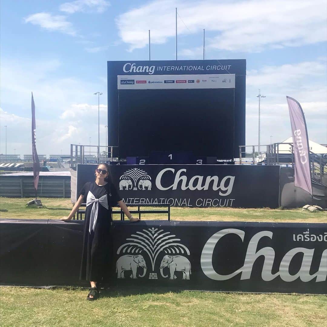 太田麻美さんのインスタグラム写真 - (太田麻美Instagram)「チャーンインターナショナルサーキット🇹🇭🐘💚 #racequeen #rq #thailand #chang #circuit #タイ #レースクイーン #チャーンインターナショナルサーキット」6月28日 18時58分 - asami0523