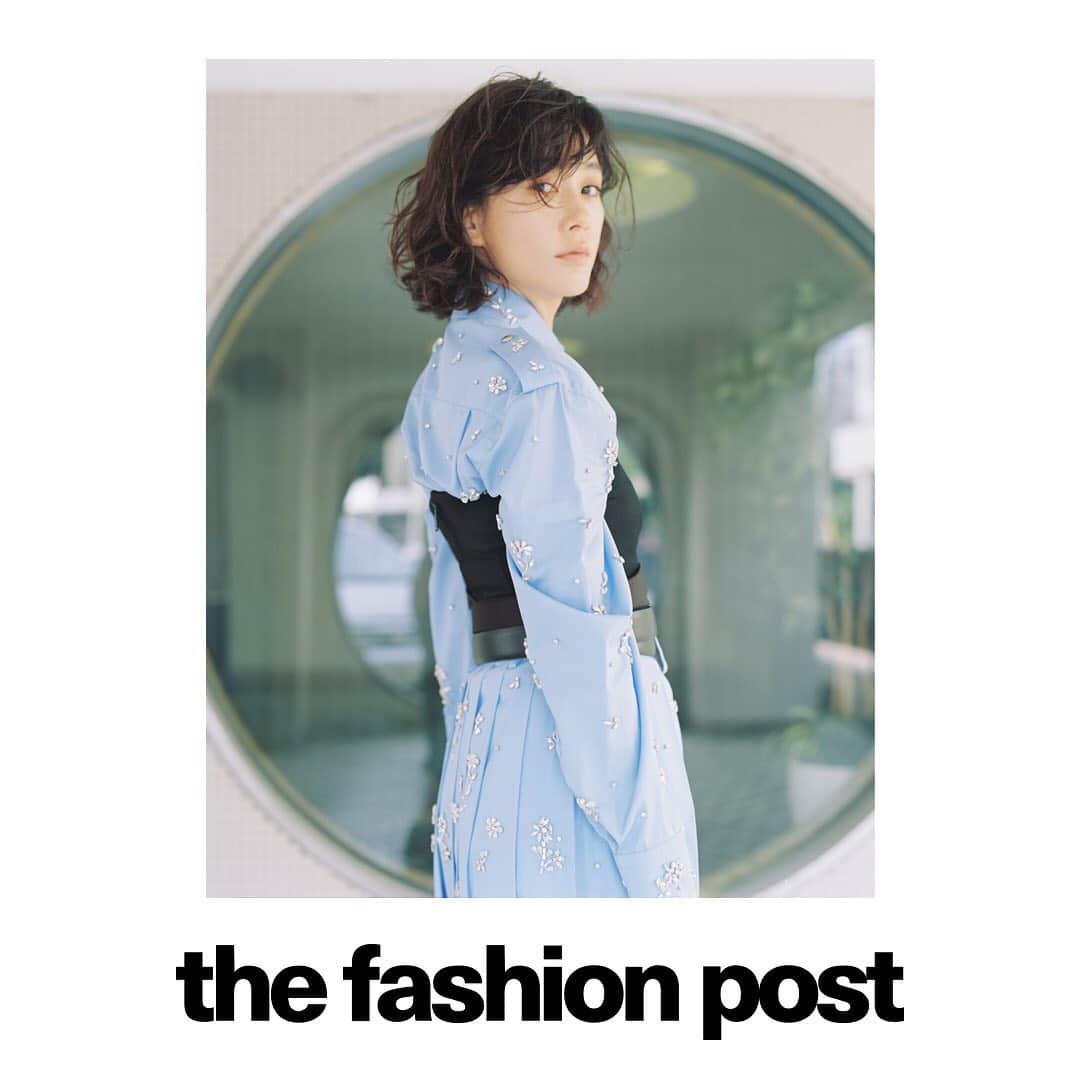 The Fashion Postさんのインスタグラム写真 - (The Fashion PostInstagram)「The Fashion Post | Prada with Asami Mizukawa 水川あさみが出会う Prada (プラダ) の最新コレクション vol.3  第3週目を飾るのは、ライトブルーのシャツとスカートのセットアップ。どうしてもカジュアルになりがちなアイテムも、Prada は乙女心をくすぐるフローラルモチーフのビジューを散らして、フォーマルなシーンにも活躍してくれること間違い無しの特別なルックに仕上げます。コルセットにレザーベルト、ナイロンベルトをレイヤードすることで、コーディネートにアクセントを効かせてくれるだけでなく、これまでに見たことのなかった立体感を実現。ウエストを絞って、コントラストを演出すれば、たちまちファッションフォワードなスタイルへアップデート完了。ロマンティックなだけじゃ物足りないという欲張りな Prada ウーマンの足元には、スタッズがハードな印象のレースアップシューズをプラス。恐れることなく相反する要素を組み合わせて、もっと大胆にファッションを味方につけてみない？  model: asami mizukawa @mizukawa_asami photographer: sophie isogai @sophieisogai stylist: mayu yauchi @mayu_yauchi hair&makeup: tamae okano @tamalin727 writer: manaha hosoda @manaha_hosoda editor: daisuke yokota @daiskey﻿  #TFP #TheFashionPost #PradaEditorials #PradaPanier #MiucciaPrada #PradaPeople #Pradajewelry #プラダ #PRADA #水川あさみ #白衣の戦士」6月28日 18時56分 - tfpjp