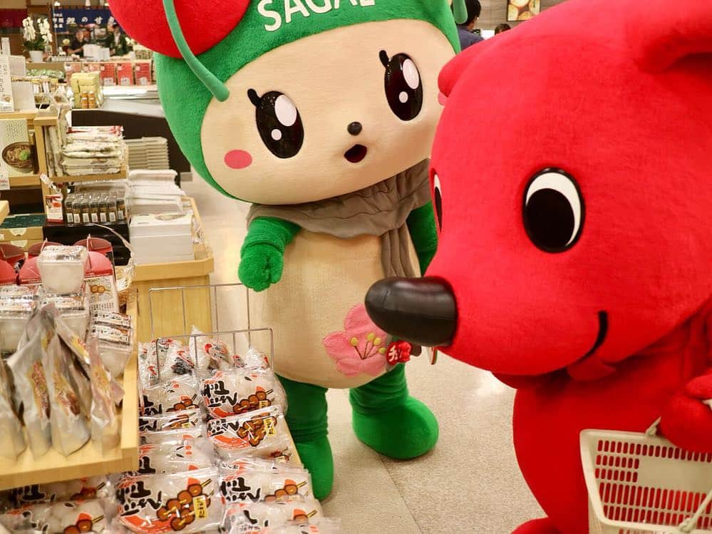 チーバくんさんのインスタグラム写真 - (チーバくんInstagram)「また遊びに行くよ🍒 #トルコアイス  #むきーーーっ  #トルコと姉妹都市  #さくらんぼの原産国  #おみやげ  #特産品  #手作りジェラート  #千葉にも遊びに来てね  #チェリン  #チーバくんの修学旅行  #チーバくん  #chibakun  #千葉県  #山形県  #寒河江市  #チェリーランドさがえ  #さくらんぼ会館」6月28日 18時57分 - chibakun0111