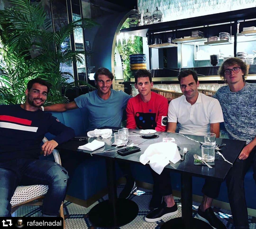 アレクサンダー・ズベレフさんのインスタグラム写真 - (アレクサンダー・ズベレフInstagram)「Squad out on the town 🇪🇺😉. @lavercup #planninga3peat」6月28日 19時01分 - alexzverev123