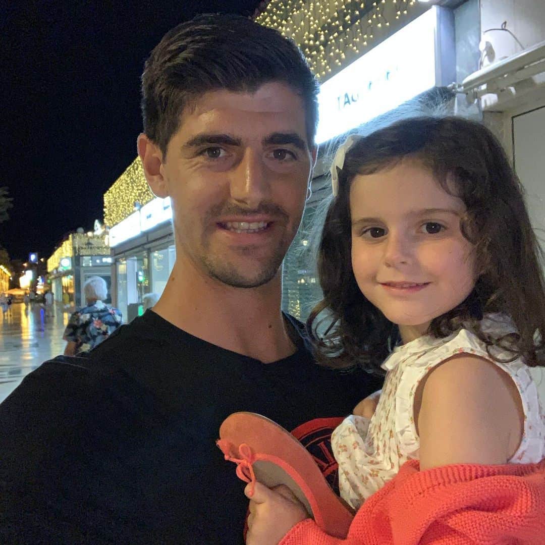 ティボ・クルトゥワのインスタグラム：「Adriana ❤️👧🏻」