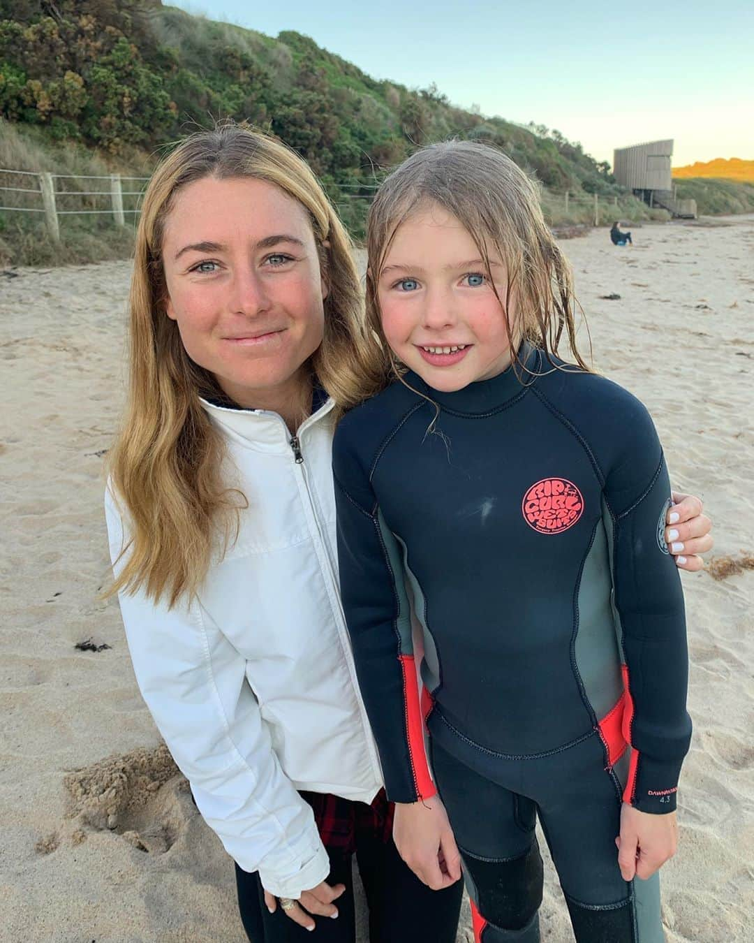 ニッキ・バン ダイクさんのインスタグラム写真 - (ニッキ・バン ダイクInstagram)「This is beautiful little Scarlett 💕 I met her at my home beach where I learnt to surf this afternoon and was totally taken back. Scarlett told me she wanted to change her name to Nikki 💘 I remember being her age and fantasying over names and characters I could become 😂 I reminded her how wonderful her name is and to be proud of it! To all you littlies out there thank you for making this world go around and reminding me of how fun and creative it is to be young!! 💘💘💘💘🦄🦄🦄🦄」6月28日 19時04分 - nikkivandijk