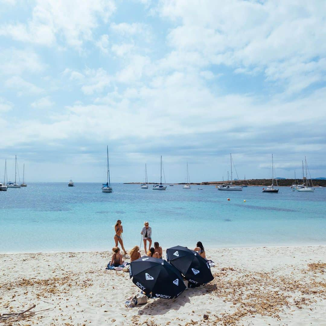 ロキシーさんのインスタグラム写真 - (ロキシーInstagram)「Paradise found! Day tripping to the uninhabited island of S'espalmador」6月28日 10時22分 - roxy