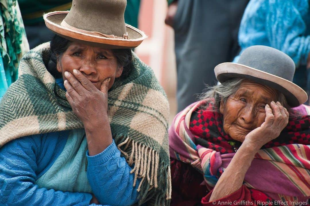 thephotosocietyさんのインスタグラム写真 - (thephotosocietyInstagram)「Photo by @anniegriffithsphotography for @rippleeffectimages. Time and again, researchers find strong relationships between depressive symptoms and poverty among the elderly. The added burden of #climatechange can make their lives almost impossible. To combat these trends, #HeiferPeru’s #HealthyHomes program helps women build safer, cleaner homes. ⠀⠀⠀⠀⠀⠀⠀⠀⠀⠀⠀⠀⠀⠀⠀⠀ #Cheers to Heifer for their 75 years of life-changing work! Follow @rippleeffectimages to see our film tribute to @HeiferInternational for their 75th anniversary this #July! ⠀⠀⠀⠀⠀⠀⠀⠀ @photography.for.good @thephotosociety #photographyforgood #Andes #Peru #CAREperu #CARE #careorg #women #HAP #photojournalism #Heifer #photography #grief #poverty #friends #friendship #travelgram #SouthAmerica #NGO #aid #sustainability #investinwomen #mentalhealthawareness #empowerwomen #womenhelpingwomen」6月28日 10時24分 - thephotosociety