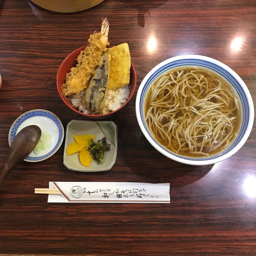 櫛引彩香さんのインスタグラム写真 - (櫛引彩香Instagram)「友達が東京に遊びに来てて 十和田って名前のお蕎麦屋さんに。十和田といえば十和田湖だべ。」6月28日 10時27分 - sayakakushibiki
