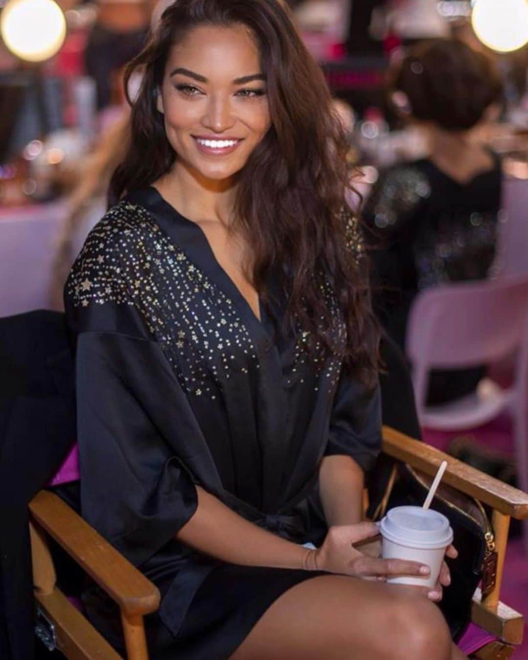 シャニーナ・シャイクのインスタグラム：「be your own reason to smile , okay ladies ?❤️」