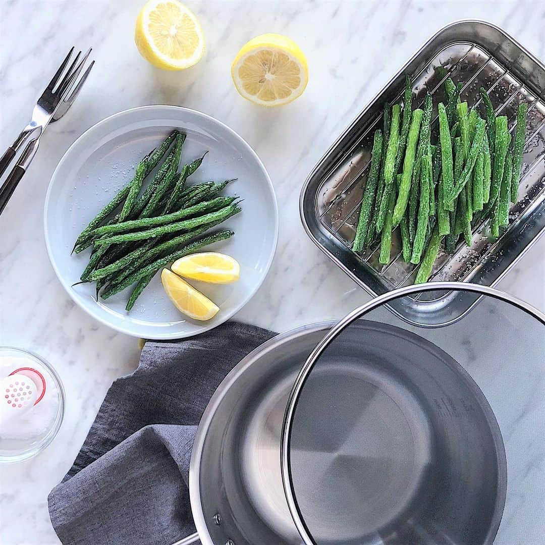 UchiCookさんのインスタグラム写真 - (UchiCookInstagram)「“Perfect size for breaking cutlets in my home kitchen. I use these continuously. Nice weight metal. No problem with the lids, they too are a good quality (better than most Rubbermade lids, for example, which I also have had no issues with) -- I always wash lids by hand. I expect I'll be using these pans 20 years from now. One of those little indulgences that really make life so much more convenient!” - Amazon Customer ⠀ ⠀ Make your cooking clean & neat with our trio of durable stainless steel trays, complete with 3 lids & a drying rack💯👍⠀ ⠀ ✅Shop link in bio⠀ • ⠀ • ⠀ • ⠀ #uchicook #breadingtrays #stainlesssteel #design #moderndesign #japanesefood #japanese #homedesign #asiancooking #asianfood #madeinjapan #chef #cheflife #kitchen #kitchenlife #kitchenware #foodie #instafoodie #homechef #healthylifestyle #healthyfood #healthydiet #asparagus」6月28日 10時51分 - uchicook