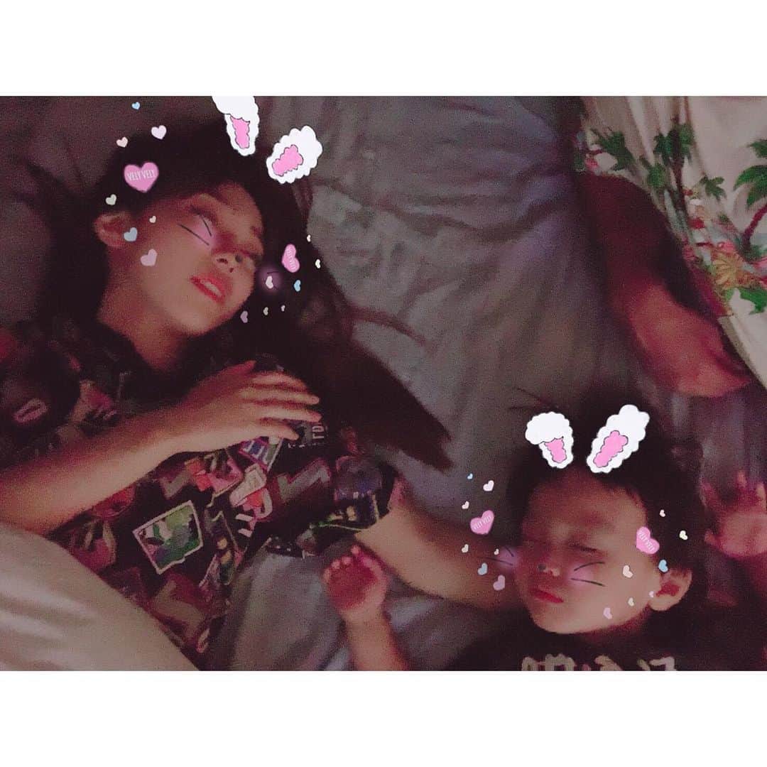 川崎希さんのインスタグラム写真 - (川崎希Instagram)「😪💓💓💓 #寝かしつけると私もついつい眠くなる笑 #早寝」6月28日 11時02分 - kawasakinozomi