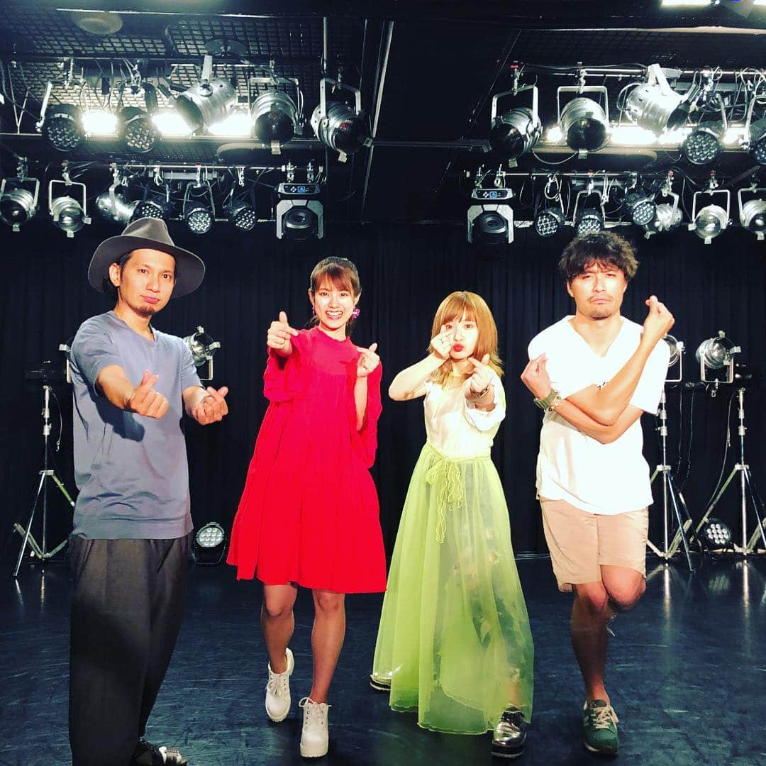 ISEKIのインスタグラム：「大阪、心斎橋JANUS ありがとうございました✨  昨日も楽しい夜でした🌉 指でハートを作るのが若い子の 流行り？ということでポージングしてまふ  #ダイスケ #みきなつみ #北原ゆか #ISEKI」