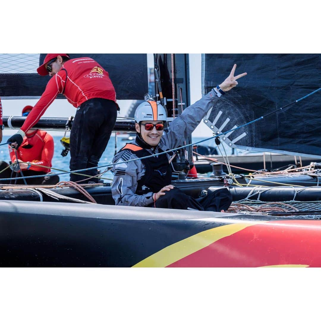 フー・ビンさんのインスタグラム写真 - (フー・ビンInstagram)「This must be most unique experience I’ve had for a long time. Sitting right on the edge witnessing the wind powered boat FLY was something I have never imagined. The ChinaOne Ningbo team made it felt like playing a piano, smooth yet powerful.  #hubing #lifestyle #ChinaOneNingbo #GC32RacingTour #lagos #yatchs #sailing  #luxurylifestyle #후빙#胡兵 #フービン #胡兵时尚观点 #胡兵全球Go  #fashiontrip #fashion #fashionicon #fashionindustry  #actor #chineseactor #chinesemodel #asianactor #menswear #mensstyle」6月28日 11時04分 - hubing