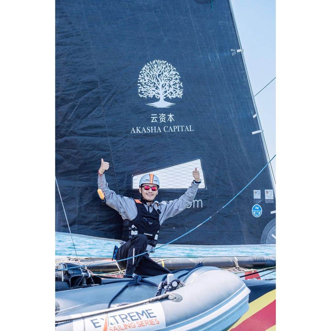 フー・ビンさんのインスタグラム写真 - (フー・ビンInstagram)「This must be most unique experience I’ve had for a long time. Sitting right on the edge witnessing the wind powered boat FLY was something I have never imagined. The ChinaOne Ningbo team made it felt like playing a piano, smooth yet powerful.  #hubing #lifestyle #ChinaOneNingbo #GC32RacingTour #lagos #yatchs #sailing  #luxurylifestyle #후빙#胡兵 #フービン #胡兵时尚观点 #胡兵全球Go  #fashiontrip #fashion #fashionicon #fashionindustry  #actor #chineseactor #chinesemodel #asianactor #menswear #mensstyle」6月28日 11時04分 - hubing