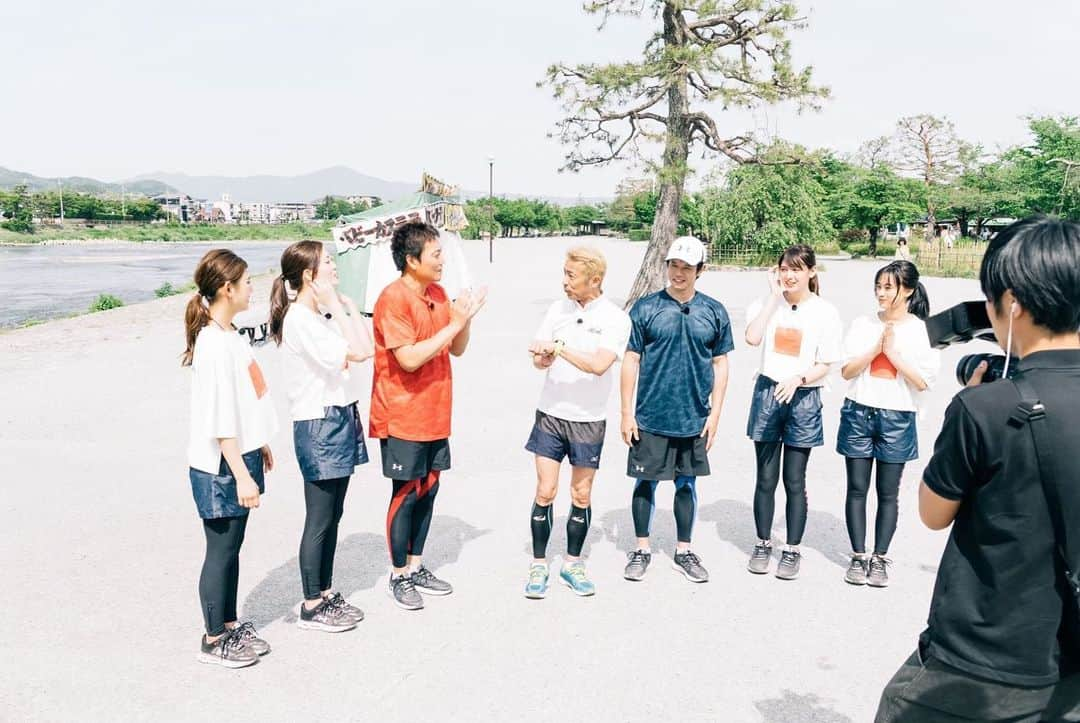 蜂谷晏海さんのインスタグラム写真 - (蜂谷晏海Instagram)「さてさて！ 放送日が近くなってきましたので、再度告知させてください！🤗💖💖 6月30日(日）14：00～15：00 #テレビ静岡 にて。 ～美女と野獣が夏の京都・オススメスポットを駆け巡る⁉～「街ラン・スペシャルin京都」 にTGRとして出演しています！ 公式アドバイザーの森脇さんと、庄司さん、八木さんと一緒にランしながら京都の街を巡っています☺️ ぜひ見てね〜🙋‍♀️☀️ #楽しかった#京都ラン #京都#ランニング #TGR #tokyogirlsrun #beachme #slenda #相模屋」6月28日 11時20分 - hachiyaami