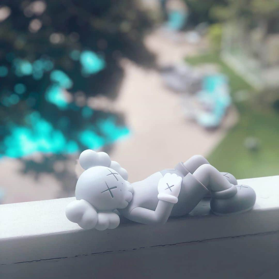 須田アンナさんのインスタグラム写真 - (須田アンナInstagram)「. ☁️ #KAWS #KAWSHOLIDAY #AllRightsReserved」6月28日 11時22分 - annastagram.official