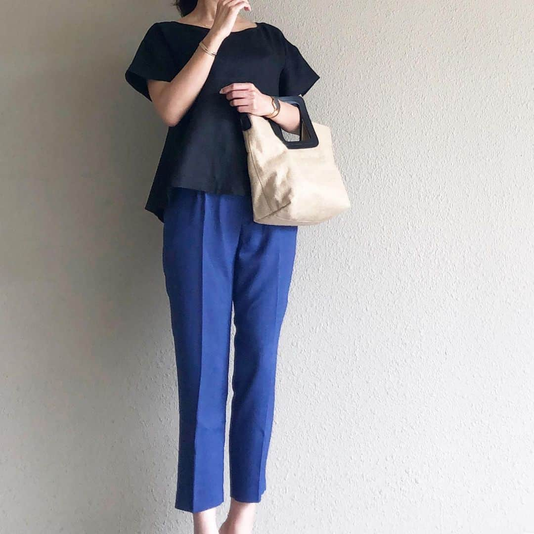 saaaay_kさんのインスタグラム写真 - (saaaay_kInstagram)「2019.06.27 coordinate♡ 最近はブルー系の色が気分です🐳 ・ ・ 特にブラック×ブルーがすき！ 大人っぽくまとまる配色かなと思います^ ^ ・ ・ tops/ @stylebar.jp #stylebar#stylebarstyle pants/ #styledeli  bag/ @rakuten_fashion  sandal/ @zara」6月28日 11時32分 - saaaay_k