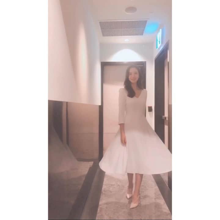 イ・ダヘのインスタグラム：「나이가 몇짤? #그들만의세상#그들만의즐거움#스탈리스트 님께서 찍으심...시간이 많이 남았나봐요...네..그랬어요...많이 심심했어요..」