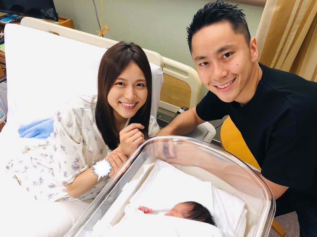 太田雄貴さんのインスタグラム写真 - (太田雄貴Instagram)「My daughter was born.  My wife and daughter are fine.  I am looking forward to having a good time with my wife and daughter. I am grateful to everyone involved.  先日、無事に新しい命を迎えることが出来ました。 元気な産声を聞いて 一人の人生が始まったのだと 喜びが胸に込み上げてきました。 赤ちゃんと過ごす穏やかな時間を楽しみながら、 新米パパママとして 少しずつ成長していけるよう頑張ります。 頑張ってくれた妻に心から感謝です。」6月28日 11時52分 - yuki_ota_fencing