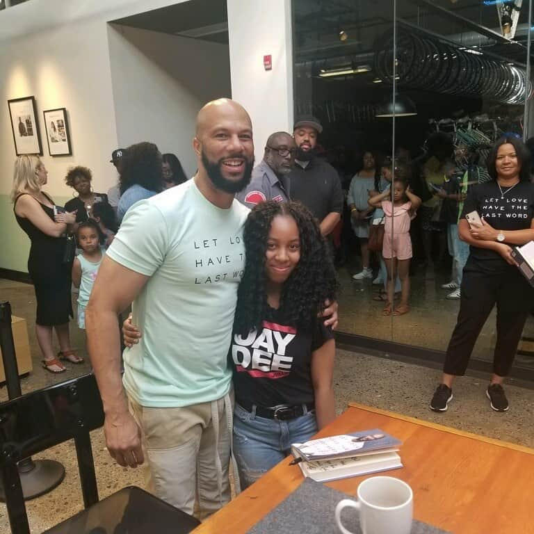 コモンさんのインスタグラム写真 - (コモンInstagram)「Today I was doing a book signing at the  @shinola Detroit flagship store.  The people of Detroit came out.  I love y’all! One person I met and shook my heart was Paige, the daughter of my late amazing friend J Dilla.  It was so great to meet you @lil_dilla . What a surprise and a blessing.  Thank You for showing up and Thank You Detroit and Shinola for the Love!」6月28日 11時55分 - common