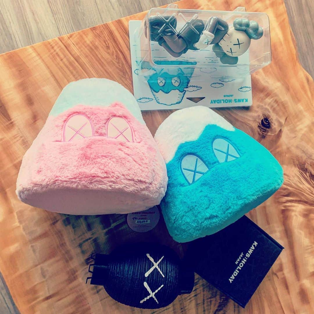 菜々緒さんのインスタグラム写真 - (菜々緒Instagram)「🗻💖💙 #KAWS #KAWSHOLIDAY #AllRightsReserved #Japan #mtfuji #HerschelSupply」6月28日 12時01分 - nanao_official