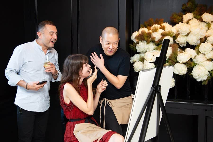 Bergdorf Goodmanさんのインスタグラム写真 - (Bergdorf GoodmanInstagram)「ABOUT LAST NIGHT 🗒 Designers Off Duty returned with @jasonwu hosting a private sketching class at BG! Swipe left to see the evening’s most memorable moments. [photos: @tiffany_sage / @bfa] #BGOffDuty」6月28日 12時08分 - bergdorfs