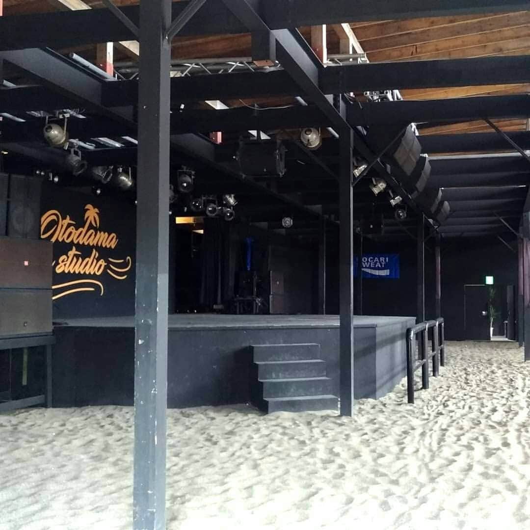 【公式】オーシャンリゾートホテル マホロバ・マインズ三浦さんのインスタグラム写真 - (【公式】オーシャンリゾートホテル マホロバ・マインズ三浦Instagram)「三浦海岸にて5月よりすでにオープンしている「OTODAMA SEA STUDIO 2019」。夏季限定の音楽祭は今年も盛り上がってます🎸🎤 海水浴とライブで遊び倒しちゃいましょう😉🎉 #海開き #海 #ビーチ #海水浴 #夏空 #湘南 #音霊 #サーフィン #自然写真 #OTODAMA #igで繋がる海 #海好きな人とつながりたい #ダレカニミセタイケシキ #夏フェス #三浦半島いいところ🙌 #ライブハウス #音楽祭 #ダイビング #海遊び #海好き女子 #OTODAMASEASTUDIO #絶景 #マホロバマインズ #癒し #リゾートホテル #マホロバケーション #三浦半島 #三浦海岸 #マホロバ #マホロバマインズ三浦」6月28日 12時04分 - maholova_minds_miura