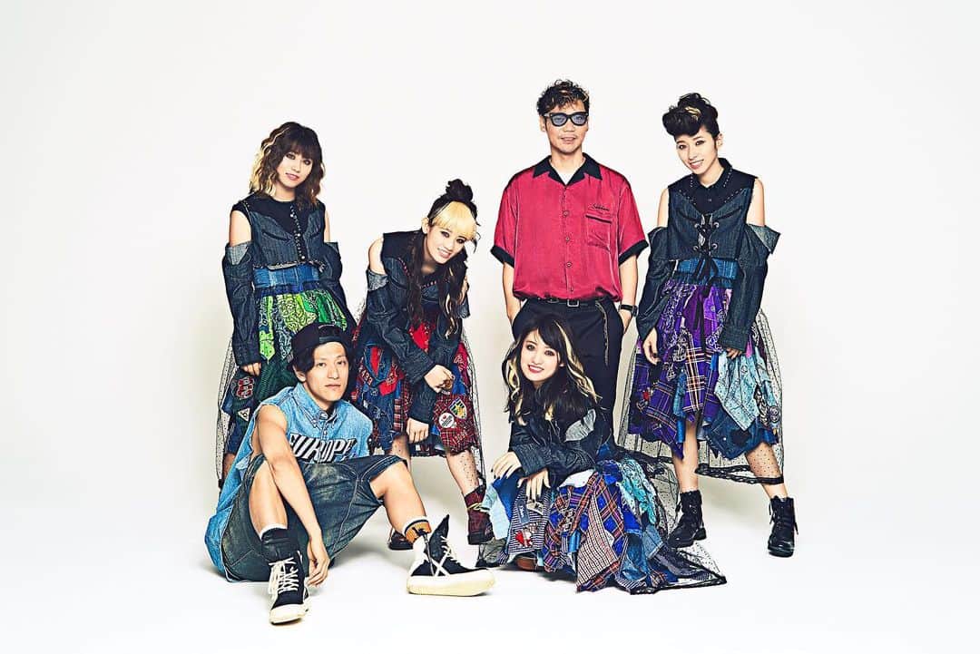 Bunta のインスタグラム：「この夏"TEAM SHACHI"でドラム叩いてきます^_^♨️🥁♨️ アイドルからロックファンまで唸らせられるように特訓中だから、皆さんお楽しみに🔥🔥🔥 I’ll be playing with “TEAM SHACHI” at a few Summer Festivals!! I’m so excited because I really want to play and support as many genres as possible!  #teamshachi #teamshachiと書いてシャチと読みます #drumlife #drumforhappy」