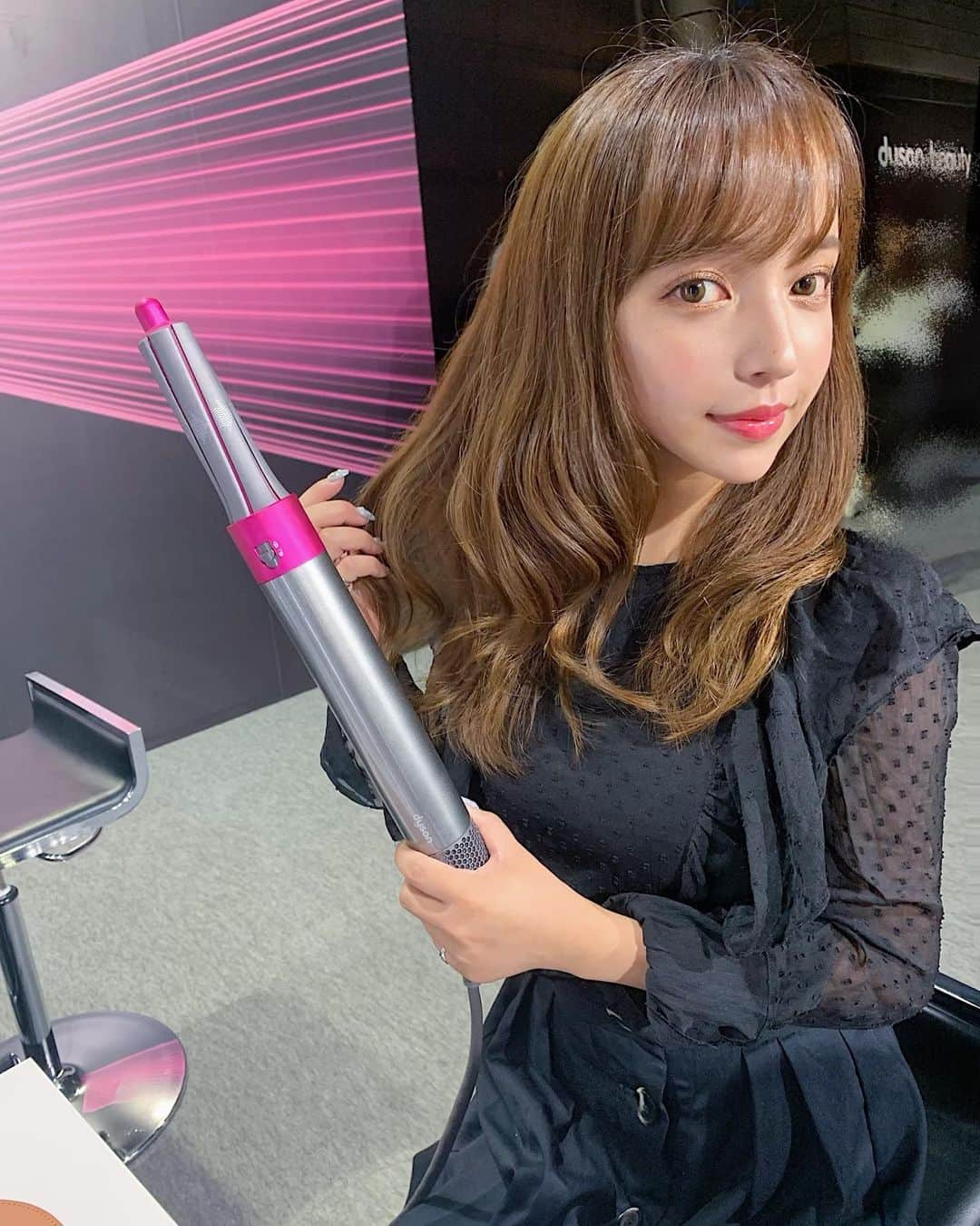 平尾優美花（ゆみちぃ）さんのインスタグラム写真 - (平尾優美花（ゆみちぃ）Instagram)「Dyson Health & Beauty Mobile Pop-Up First Event🌹 昨日、ご招待していただきました。 髪が完全に乾いてない状態からスタート出来るからヘアセットの時短にもなるし、なにより髪の方から勝手に巻きついてきてくれるので楽ちん🥺🧁❤︎ スタイリングが苦手な方にもオススメです🤹🏻‍♀️ #dysonhair #エアラップ」6月28日 12時11分 - hirao_yumika