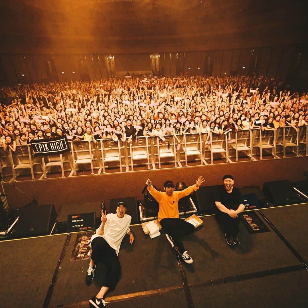 DJトゥーカッツ さんのインスタグラム写真 - (DJトゥーカッツ Instagram)「Hong Kong #epikhigh #epikhigh2019tour #hongkong #에픽하이 #홍콩」6月28日 12時25分 - realtukutz