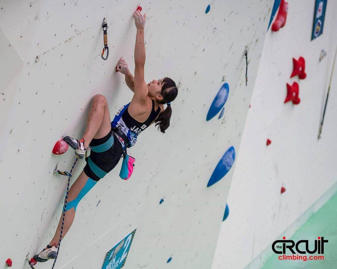 伊藤ふたばさんのインスタグラム写真 - (伊藤ふたばInstagram)「I'm so excited about the lead season🧗‍♀️✨ ・ photo : @thecircuitclimbing ・ #leadclimbing #ifscwc  @au_official @denso_official @anessa_official_shiseido @thenorthfacejp @lasportivajp @newerajapan @tokyopowder @newhale_japan @thestonesession #jazzysport #岩泉ヨーグルト」6月28日 12時19分 - futaba_ito